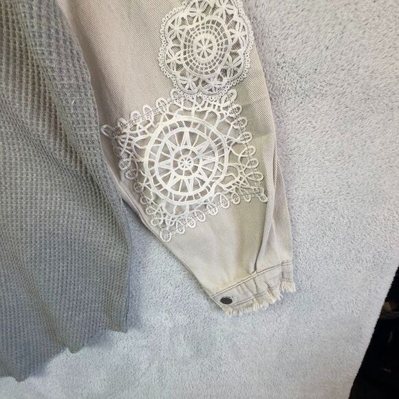 POL Distressed Patchwork Lace Medium Waffle Knit Shacket Gray Boho Jacket NWOT - Picture 5 of 8